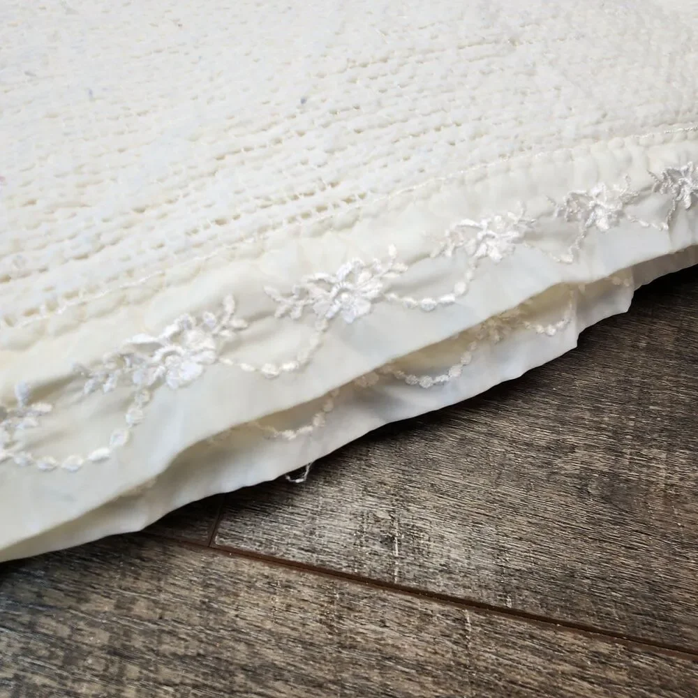 Vtg Light Weight Ivory Blanket Satin Trim Floral Embroidery Approx. 76